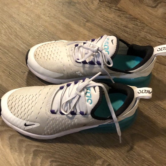 Nike Shoes - Nike Air 270